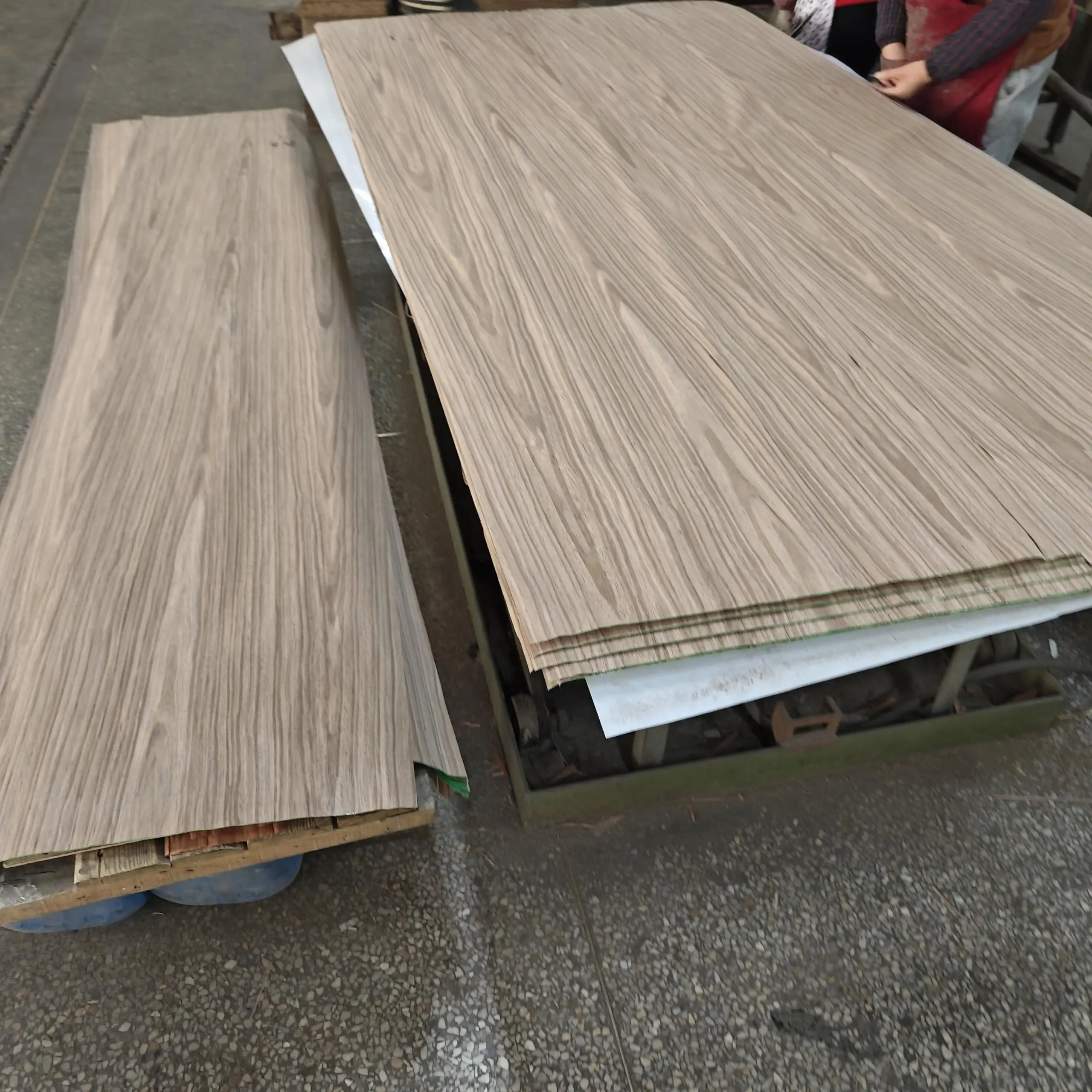 Vunir Best Price Packing Grade  Veneered plywood 1220x2440mm 18mm furniture plywood design