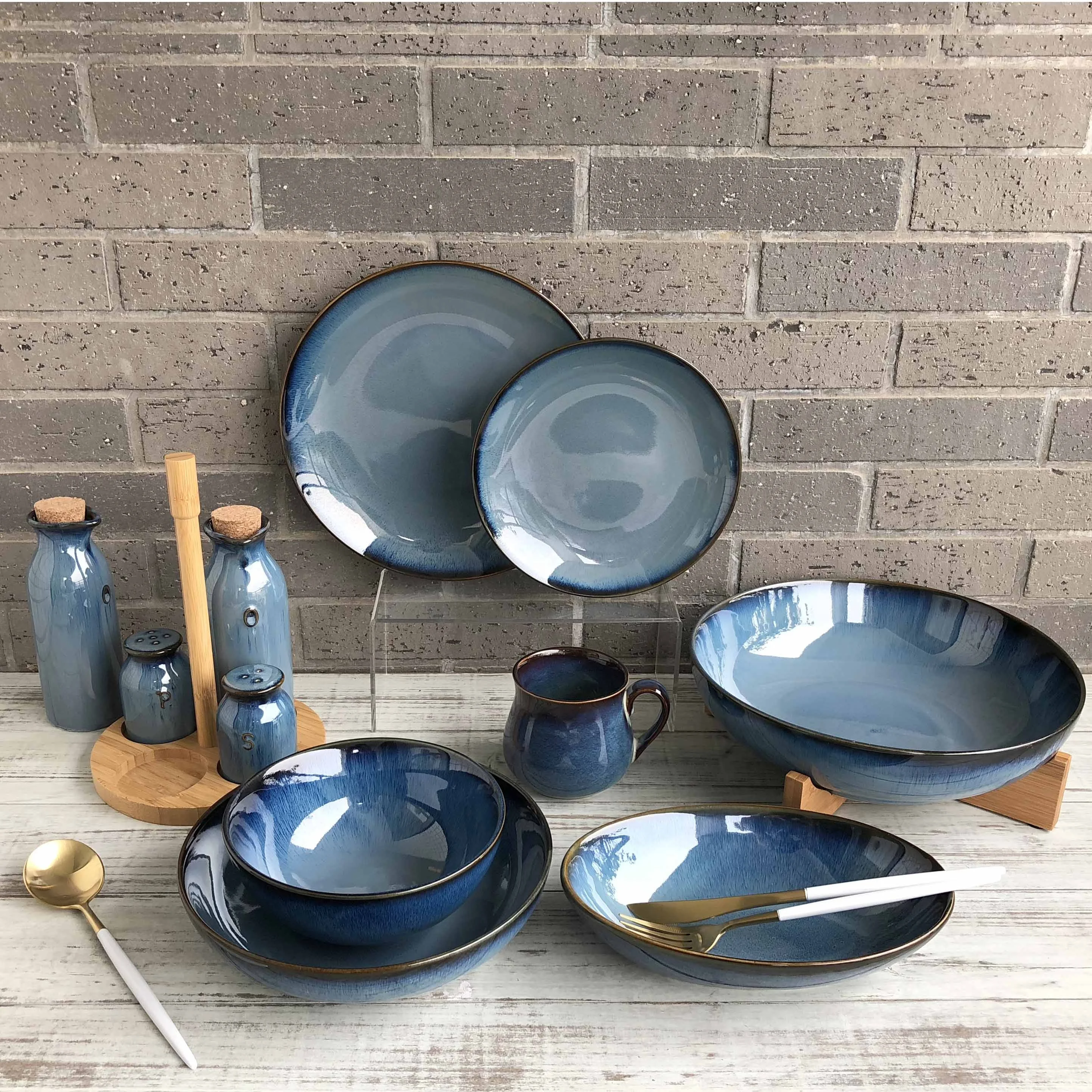 Good quality ceramic oil and vinegar set with bamboo tray