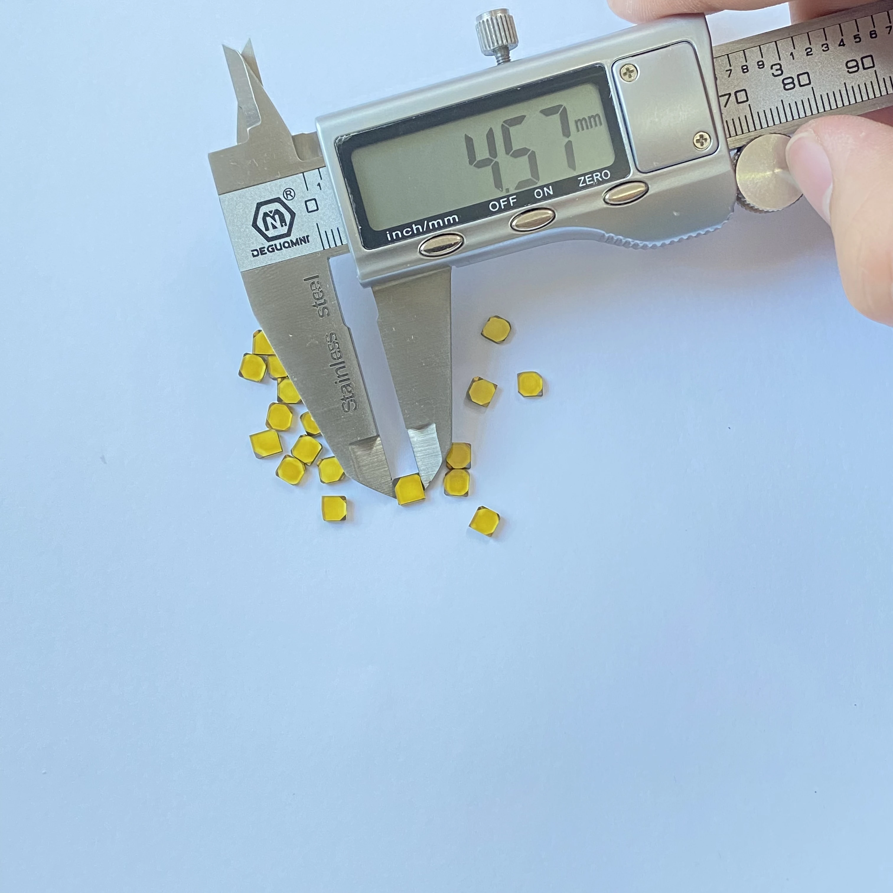 MCD HPHT Single Crystal Synthetic Diamond Plate for Cutting Tools diamond HTHP yellow diamond hthp