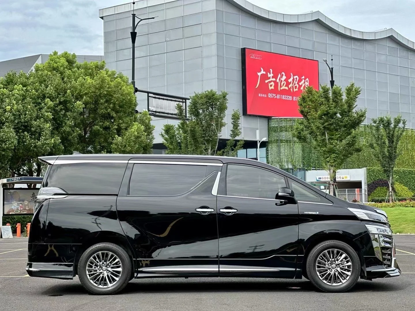 In Stock 2020 Toyota Vellfire twin-engine 2.5L HV Hybrid Electric Vehicle Used Cars Second Hand Car for sale