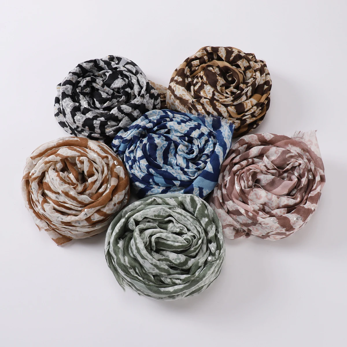 Wholesale Yiwu Factory Price Zebra Stripes Pattern Geometric Cotton Viscose Hijab Tassels Printed Women Glitter Shawls Scarves