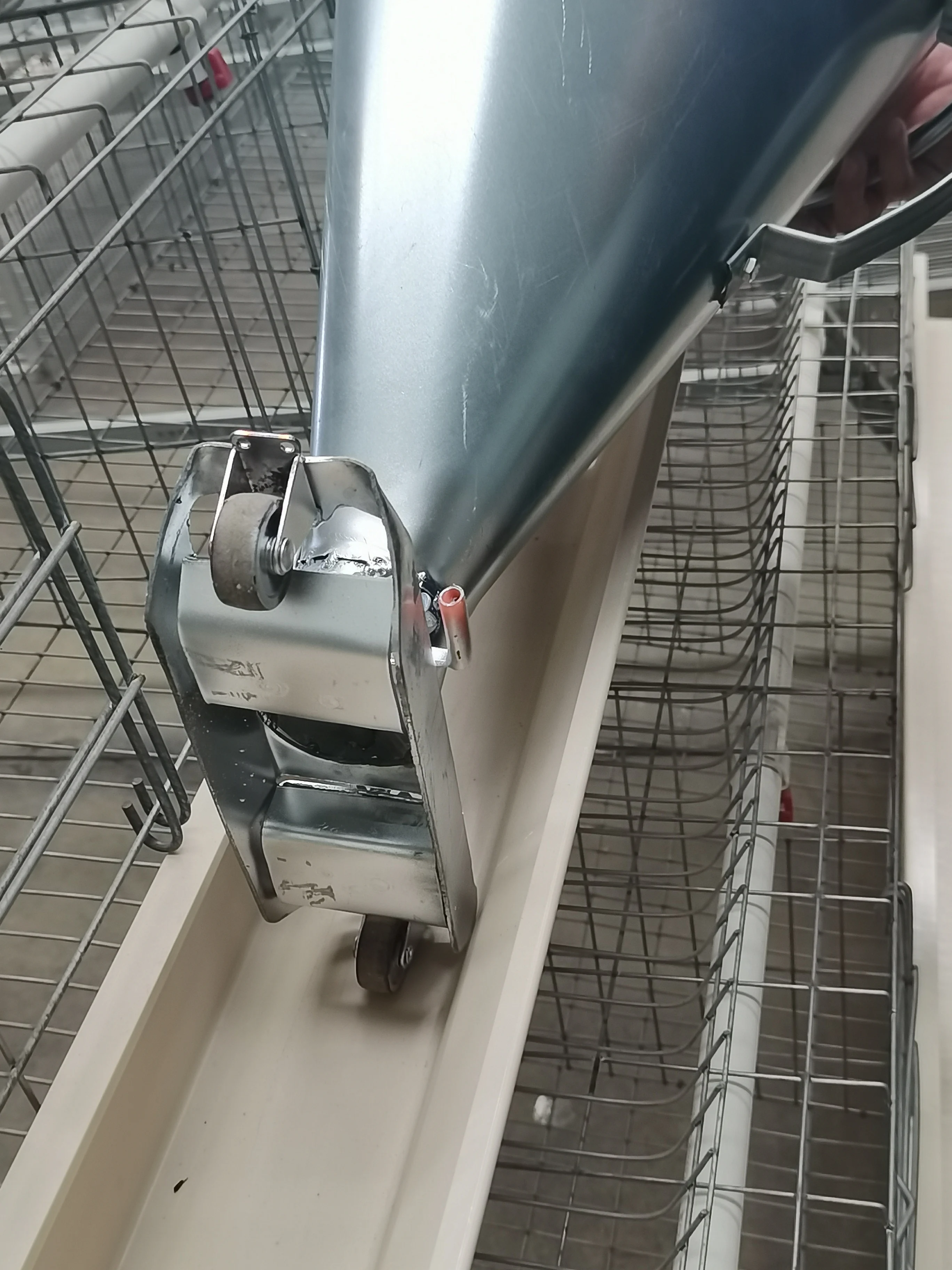 A type chicken cage stainless steel manual feeder