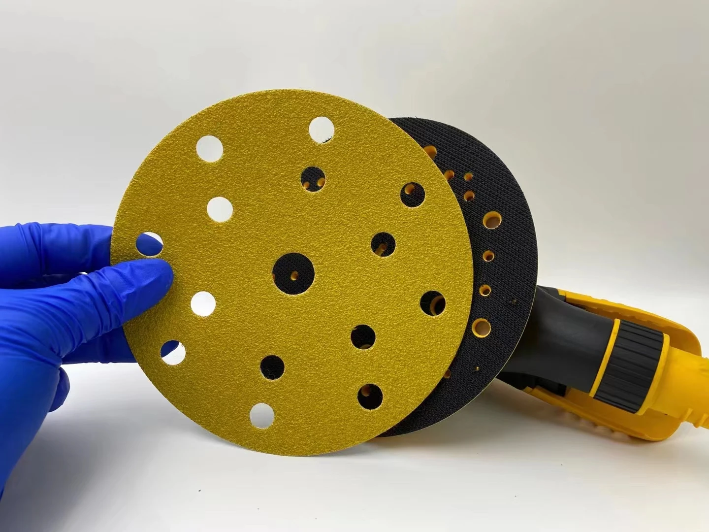 Gold Yellow Abrasive Sandpaper 2-9 Inch Hook and Loop Sand Paper OEM and ODM Supported for Car Paint Removal