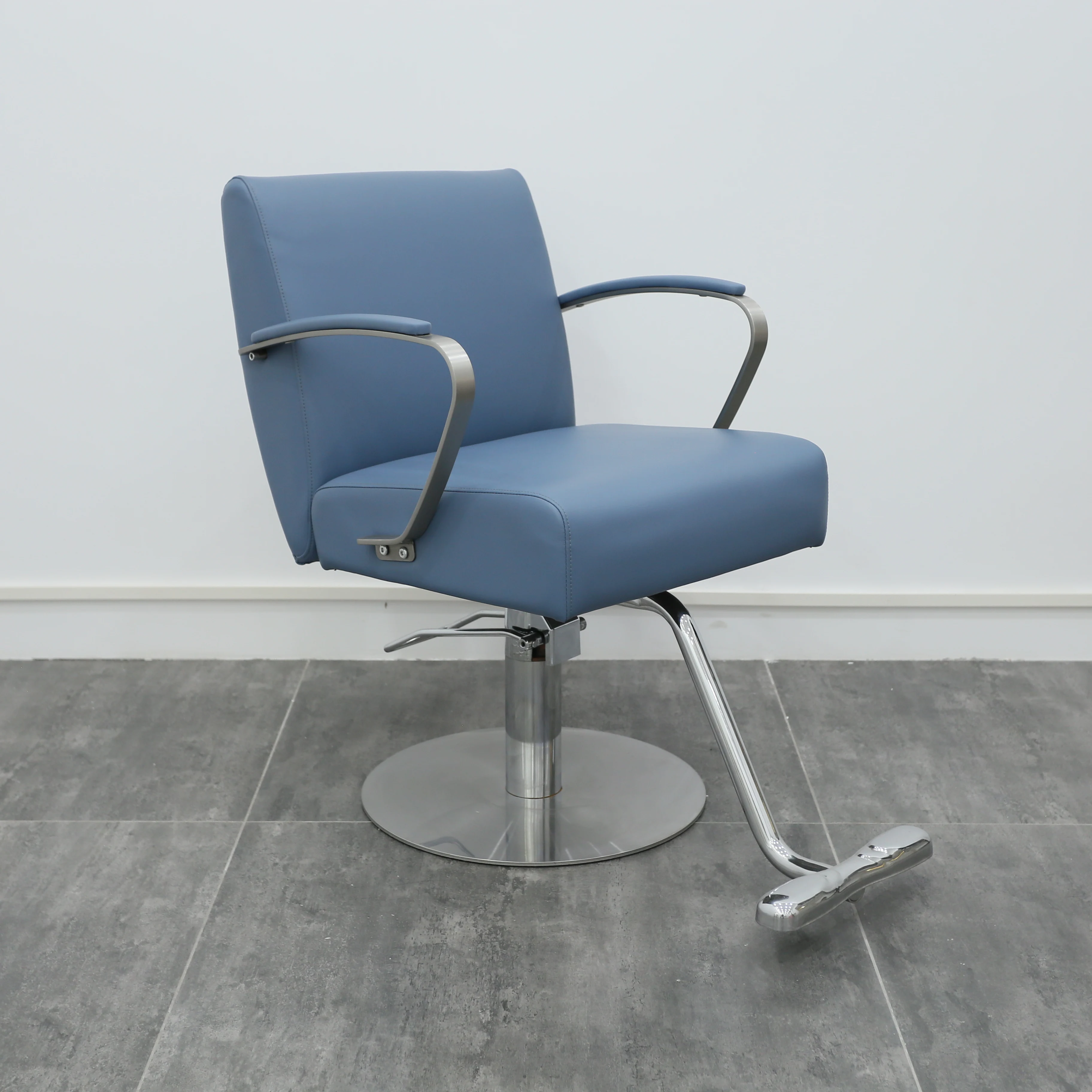 Factory Wholesale Price Dainty Hairdressing Square Base Hair Styling Equipment Styling Furniture Barber Chair Hair Salon