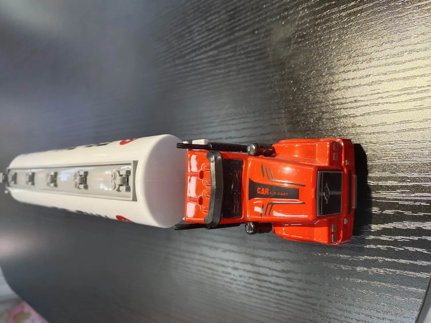 Hot selling OEM design 1:50 Die cast oil tank truck model zinc alloy oil tank toys