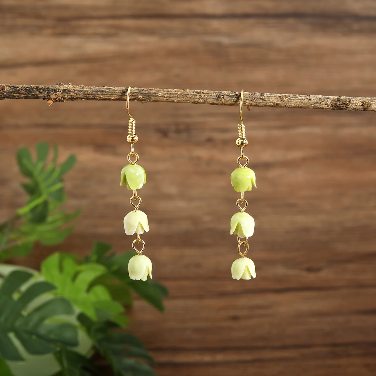New Hawaiian samoa green long drop Lily of the valley resin flower earrings wholesale