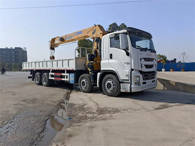 ISUZU 8x4 Truck Mounted Crane 14 Ton Telescopic Knuckle Boom Crane Truck for Sale