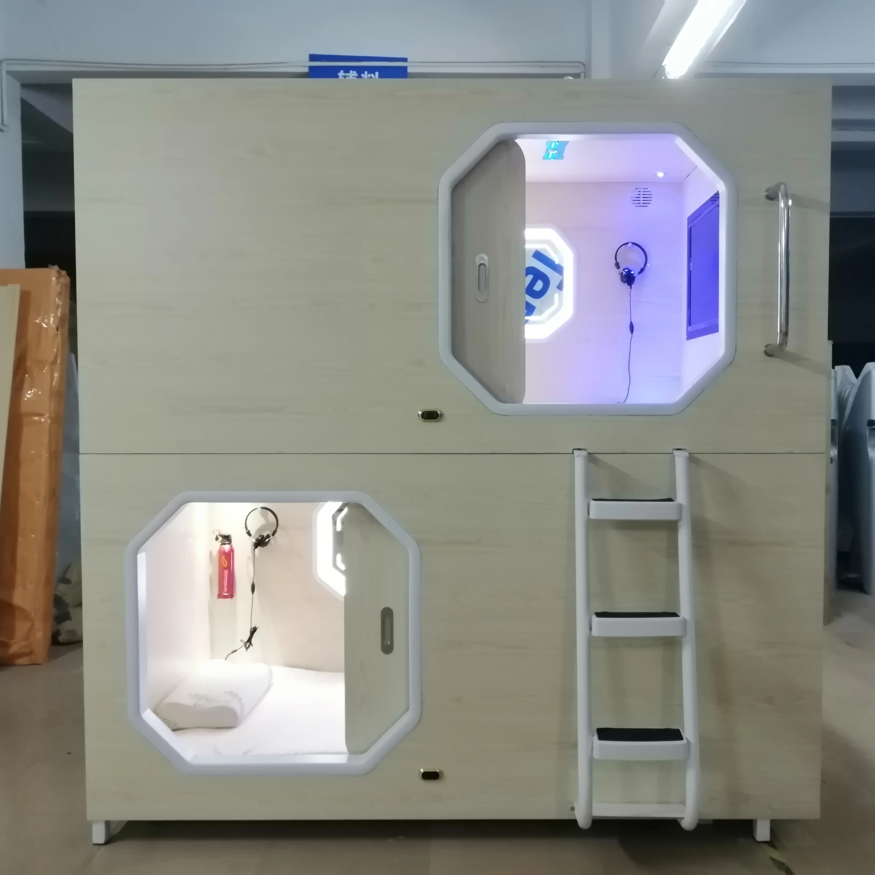 
Modern Style Soundproof Wooden Single sleep pods capsule bed sleepbox hotel funiture resting bed For Sale 
