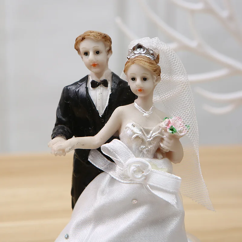 READY TO SHIP RESIN ROMANTIC WEDDING STANDING COUPLE BRIDE GROOM SMALL STATUES FOR CAKE TOP DECORATION GIVEAWAY SOUVENIR GIFTS