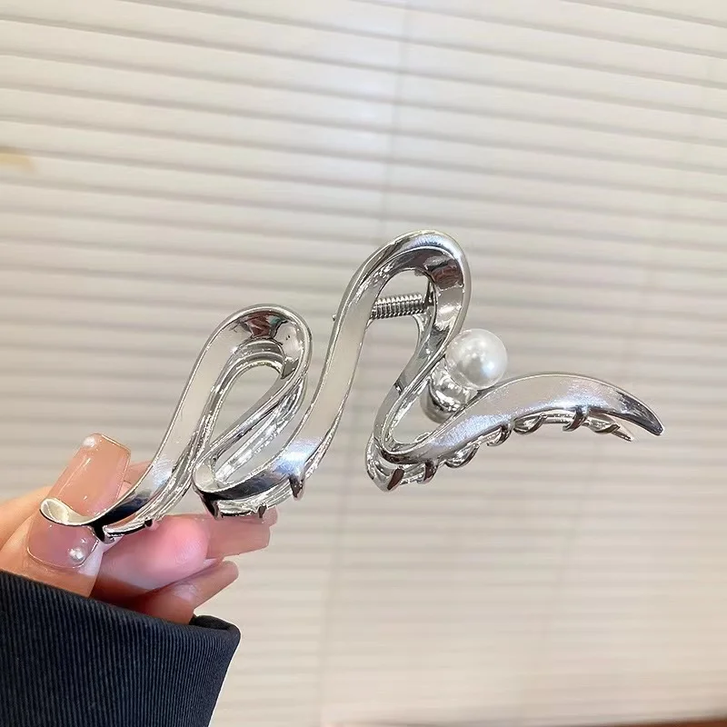 INS Irregular Metal Grab Clip Lady Wavy Pearls Metal Hair Clips New Arrival Irregular Extra Large Hair Claw Clips For Thick Hair