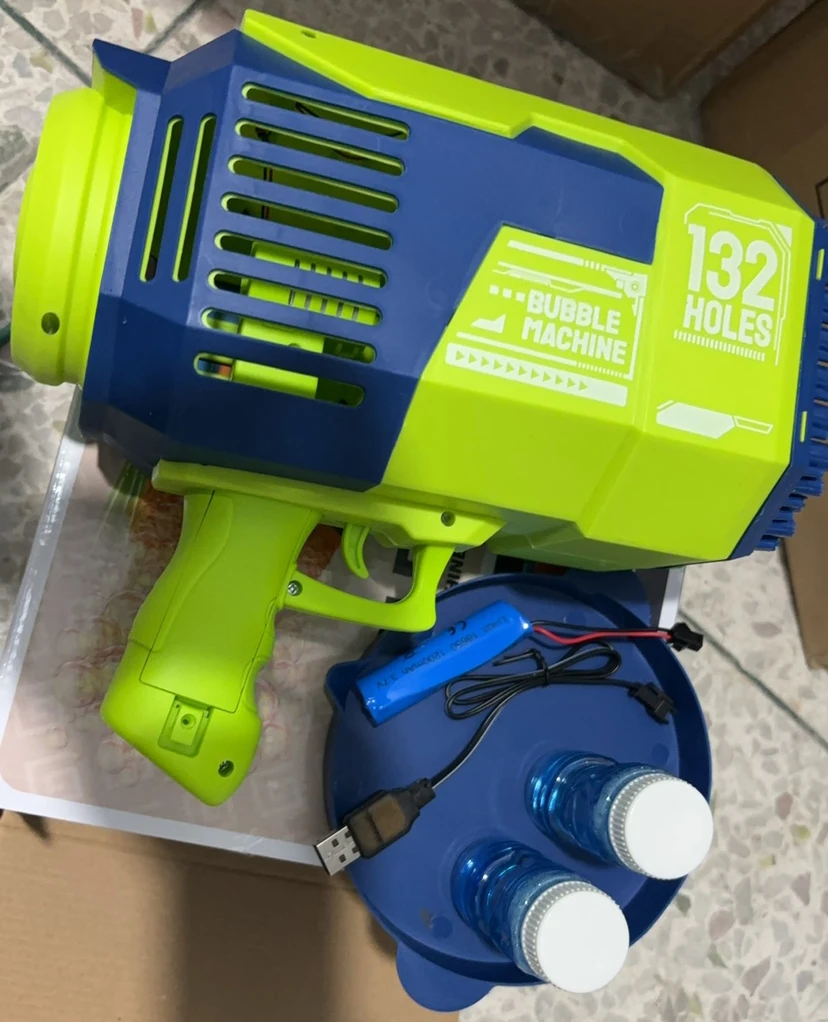Summer toy Electric Bubble Gun Machine 132-Hole Rocket Launcher with Light up Feature ABS Plastic Toys for Kids