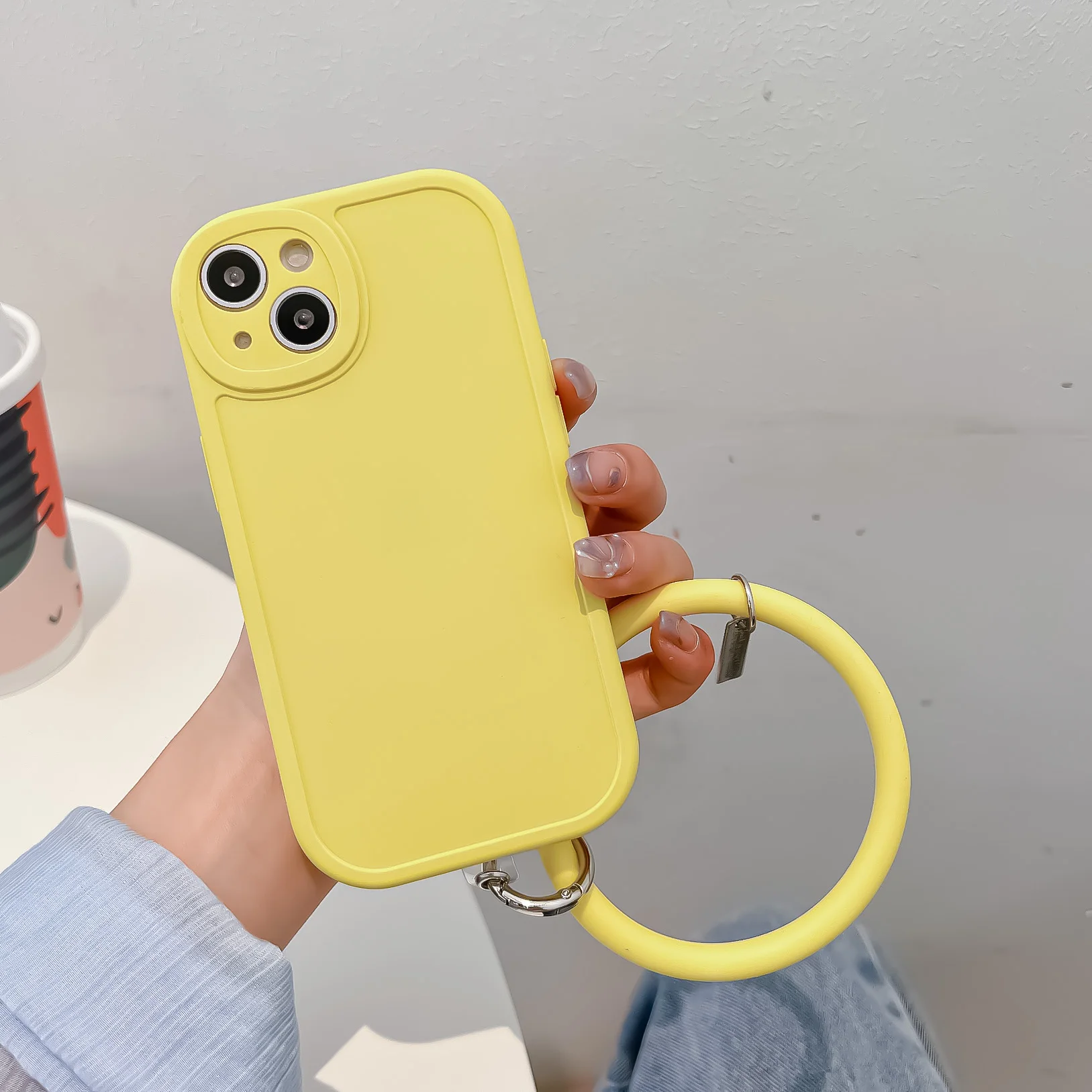 Tiktok trend phone protector creative Bracelet anti falling phone cover and anti losing bracelet phone case for iphone13