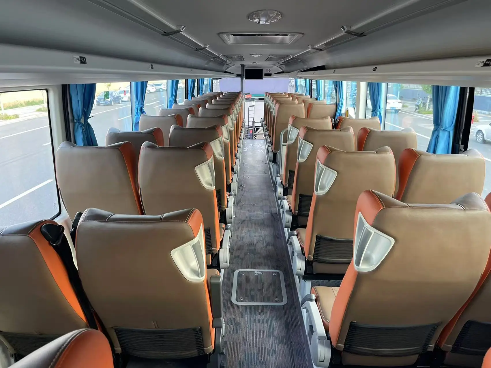 Used Yu-tong City Buses with Luxury 56 Seats Second Hand Yu-tong ZK6137 Double Rear Axles Long Distance Bus Coach Buses for Sale