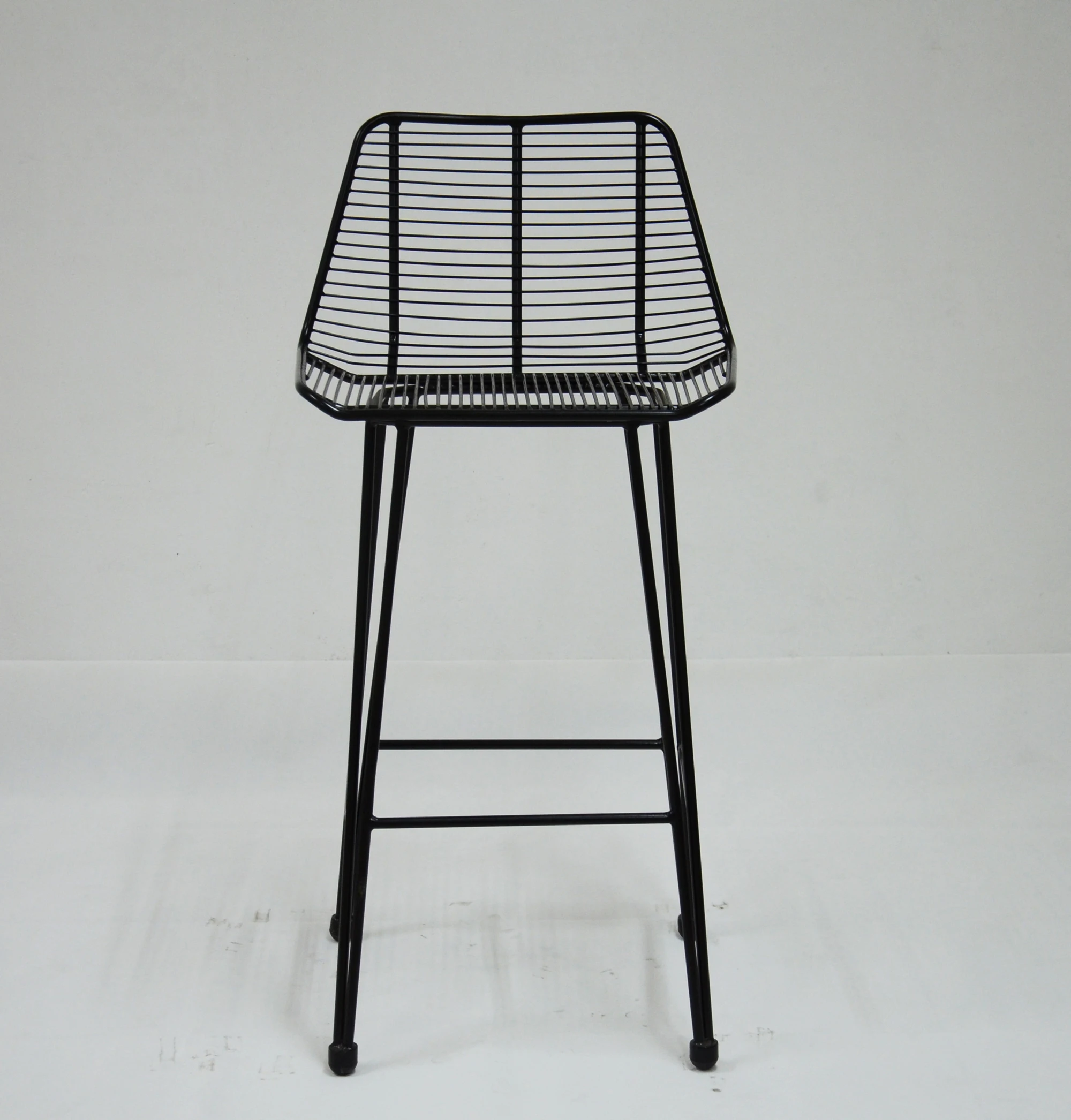 Cheap Factory Directly Price Metal Wire Bar Stool in Black