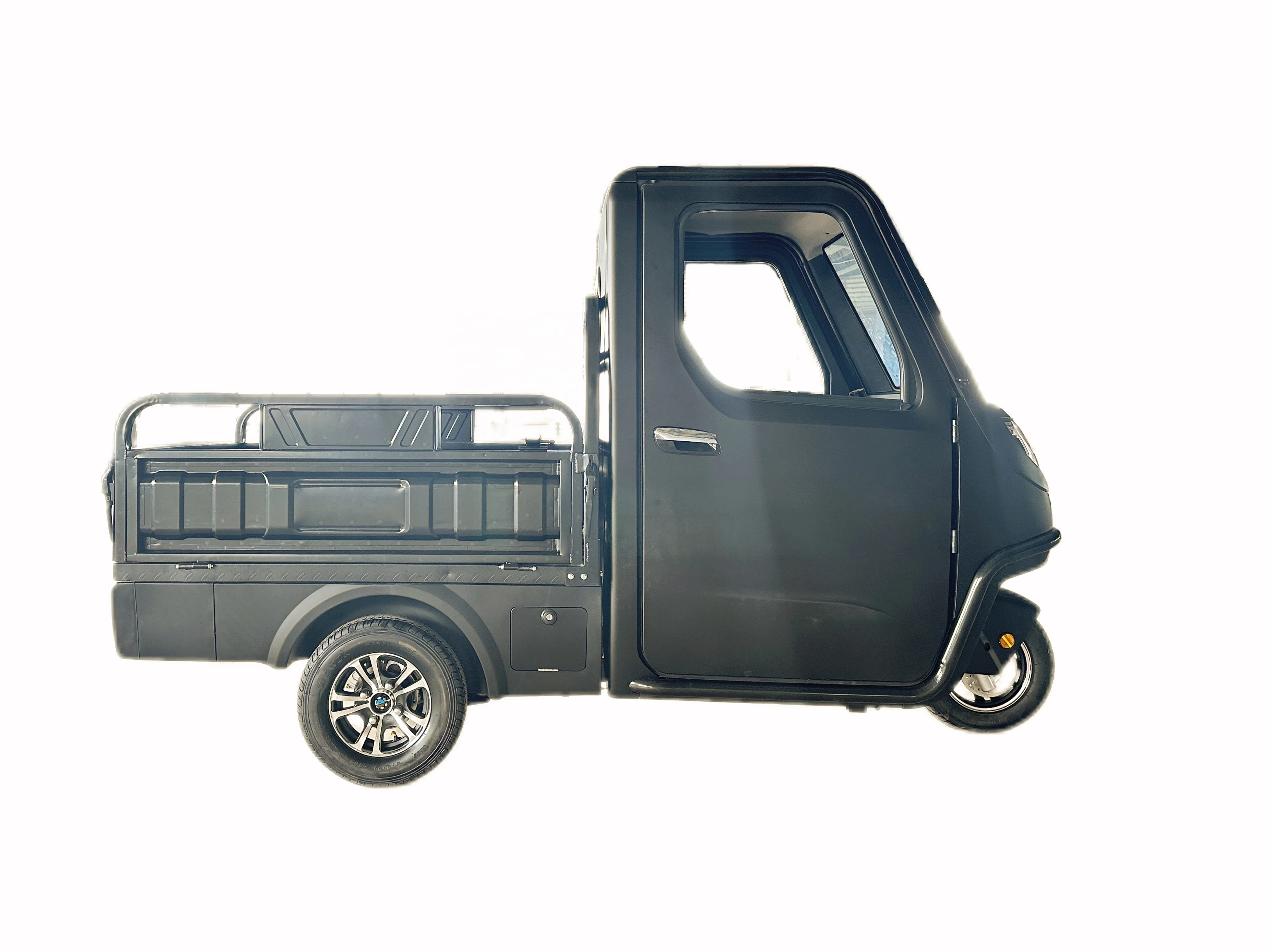 2024 cabin tricycle  enclosed tricycle for cargo with 2 doors