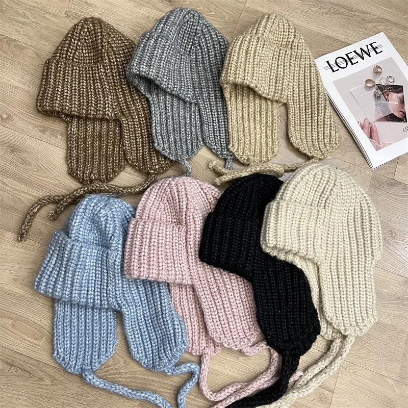 Winter Warm Caps Luxury Design Women Hot Sell Jacquard Outdoor Knitted Cap
