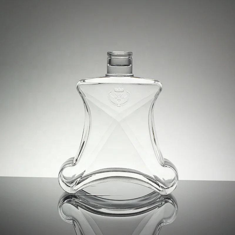Wholesale  500ml 700ml 750ml Spirits Glass Tequila Bottle Vodka Brandy Whisky Rum Gin Liquor Custom Glass Bottle With Closures