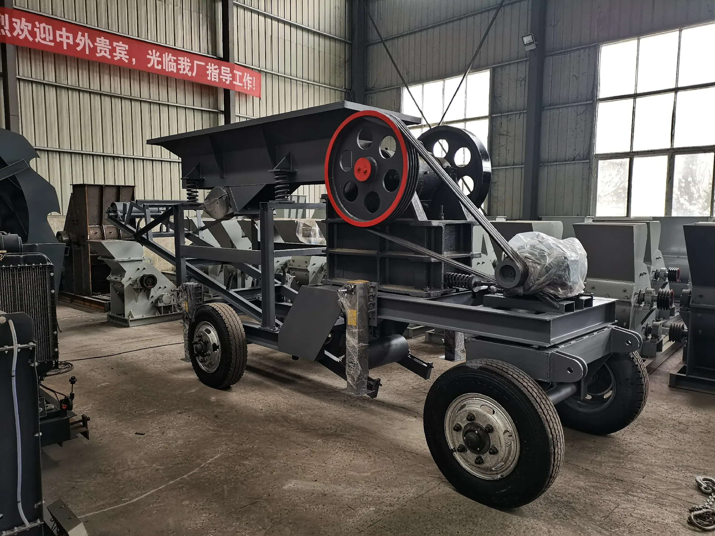 Manufacturer customized portable 250x400 jaw crusher with vibrating feeder and belt conveyor