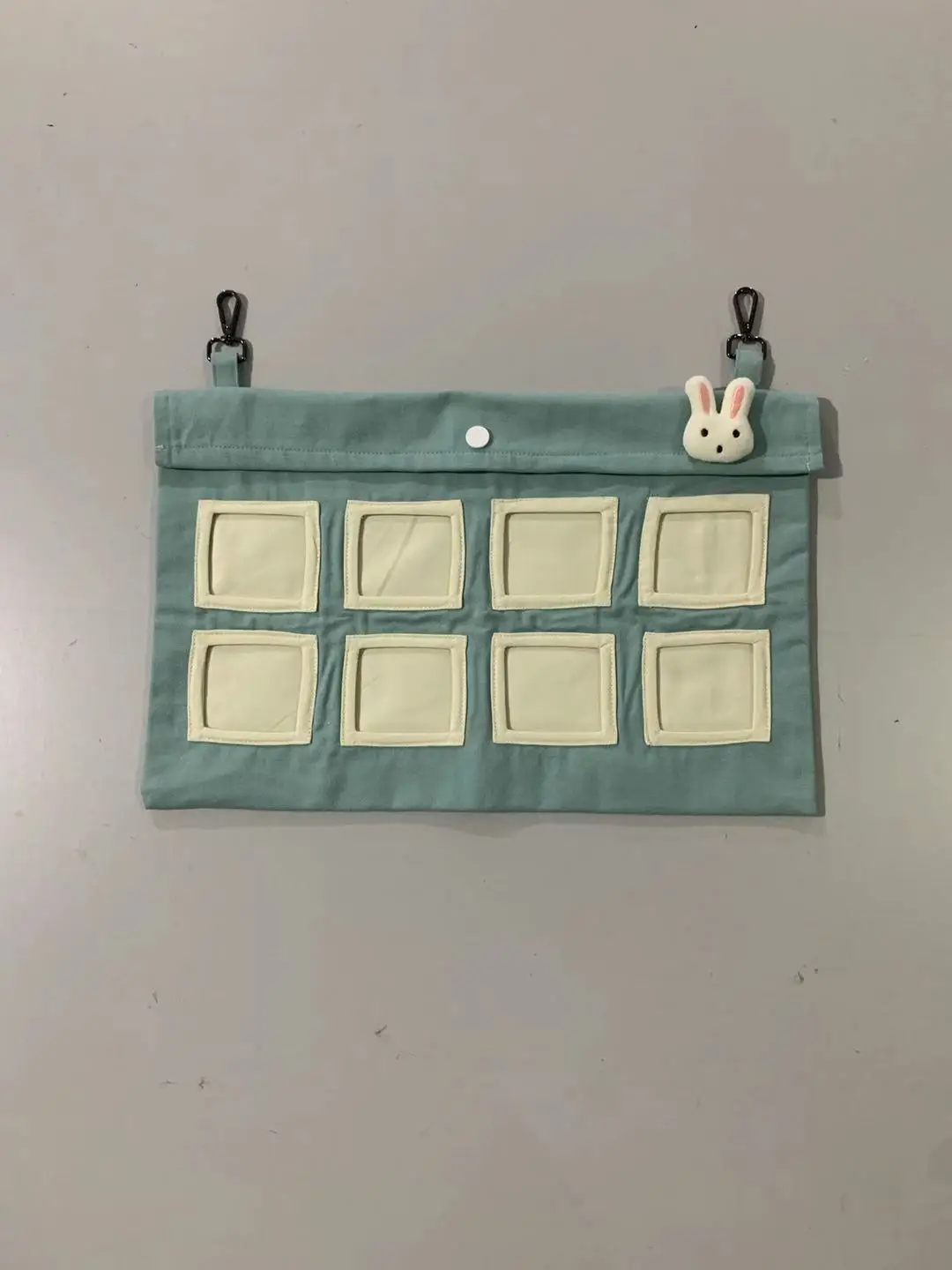 New design super cute safe gnawing resistant small animal hanging hay pet pig feeder storage rabbit feeder Hay Bag