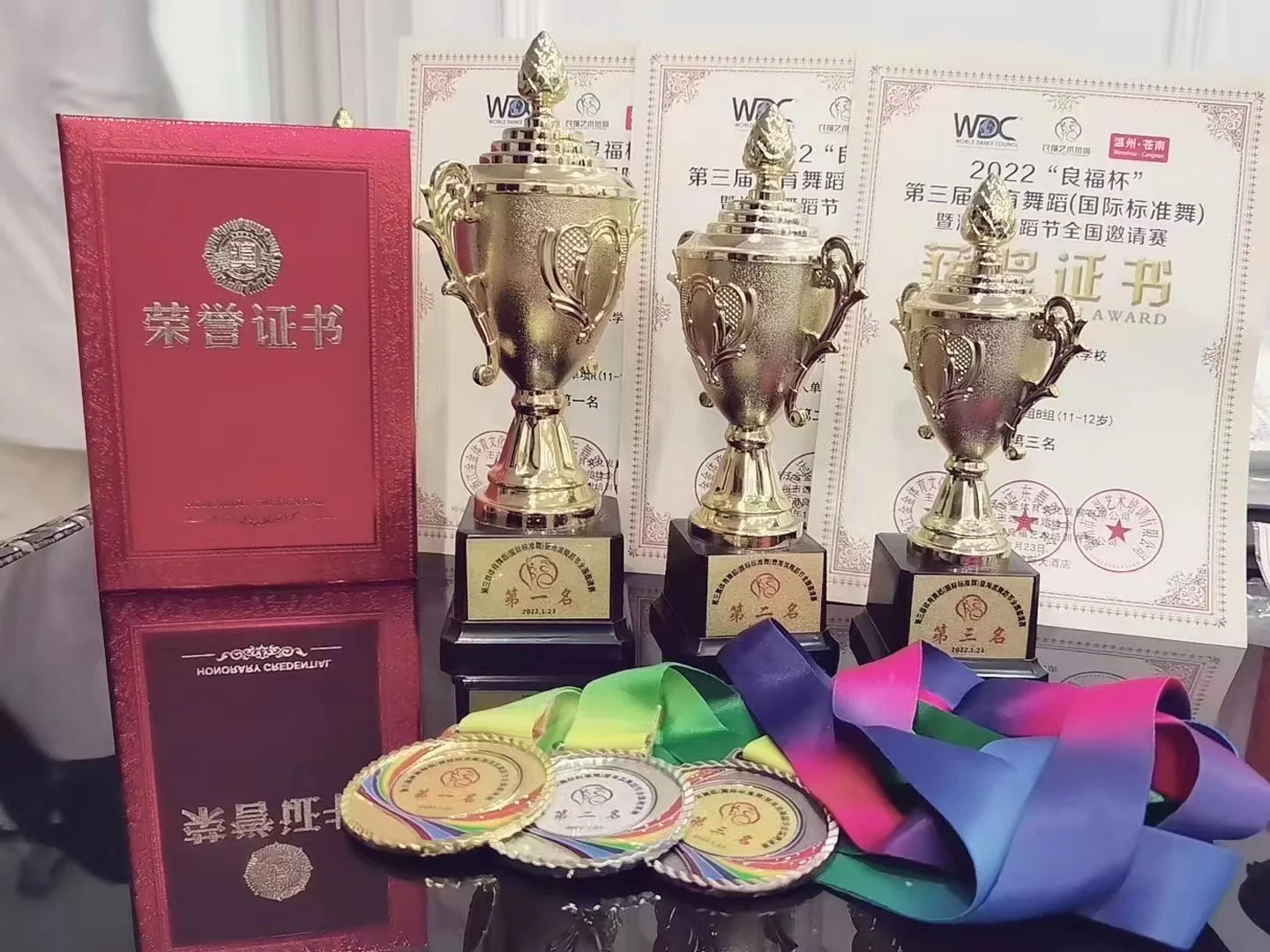 2024 Custom Special Logo Champion Cup Volleyball Basketball Football Trophy Zinc Ally Trophy Cup