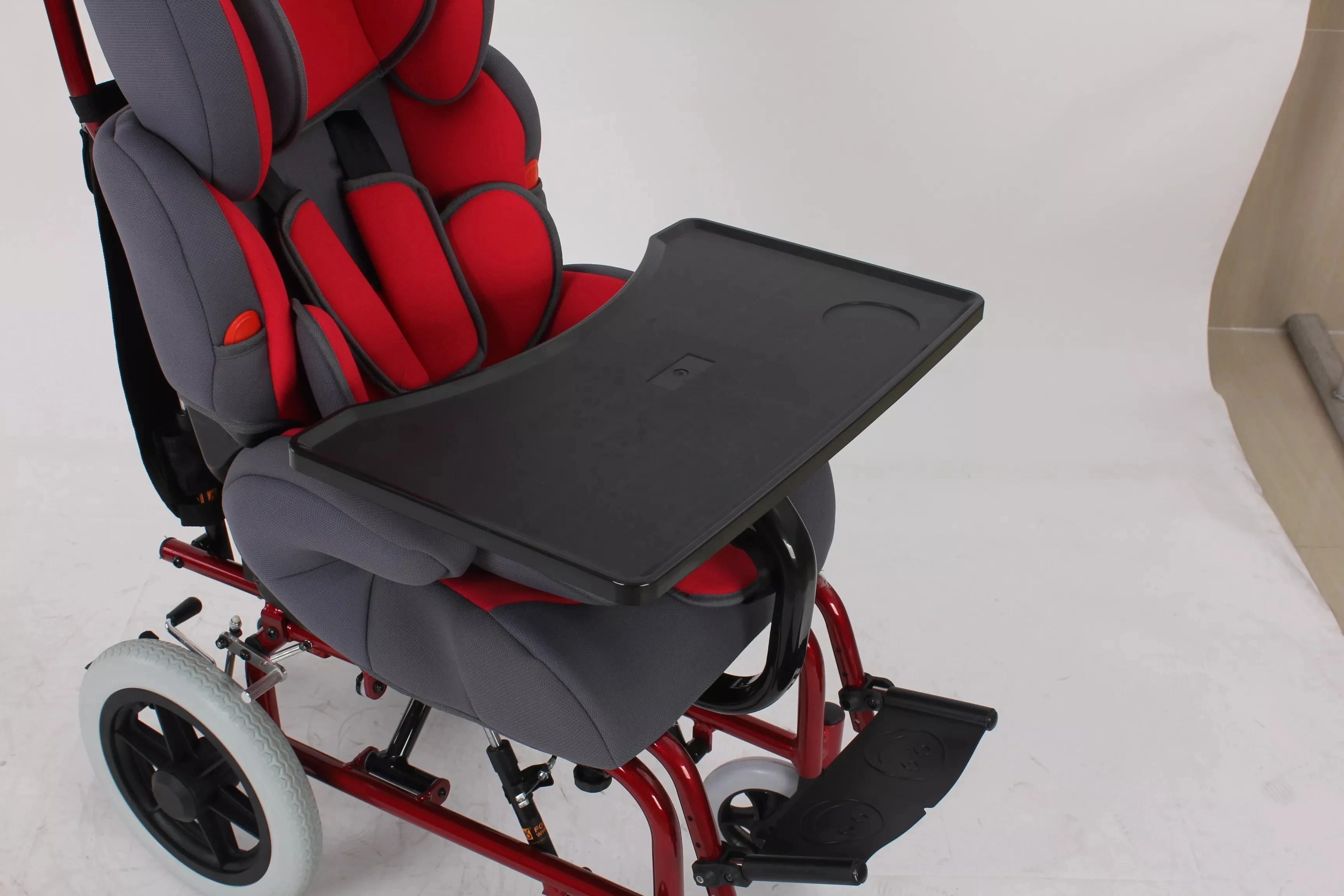 Инвалидная коляска с высокой спинкой из алюминиевого сплава для детей мозговой недостаточностью