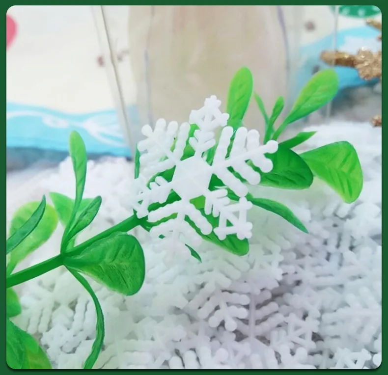  Christmas snowflake decoration window