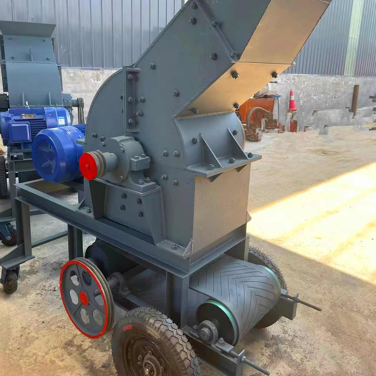 Small Portable Hammer Crusher Machine Crushing Stone To Sand Capacity 15-20 Tph Hammer Mill Crusher Soil Hammer Crusher Price