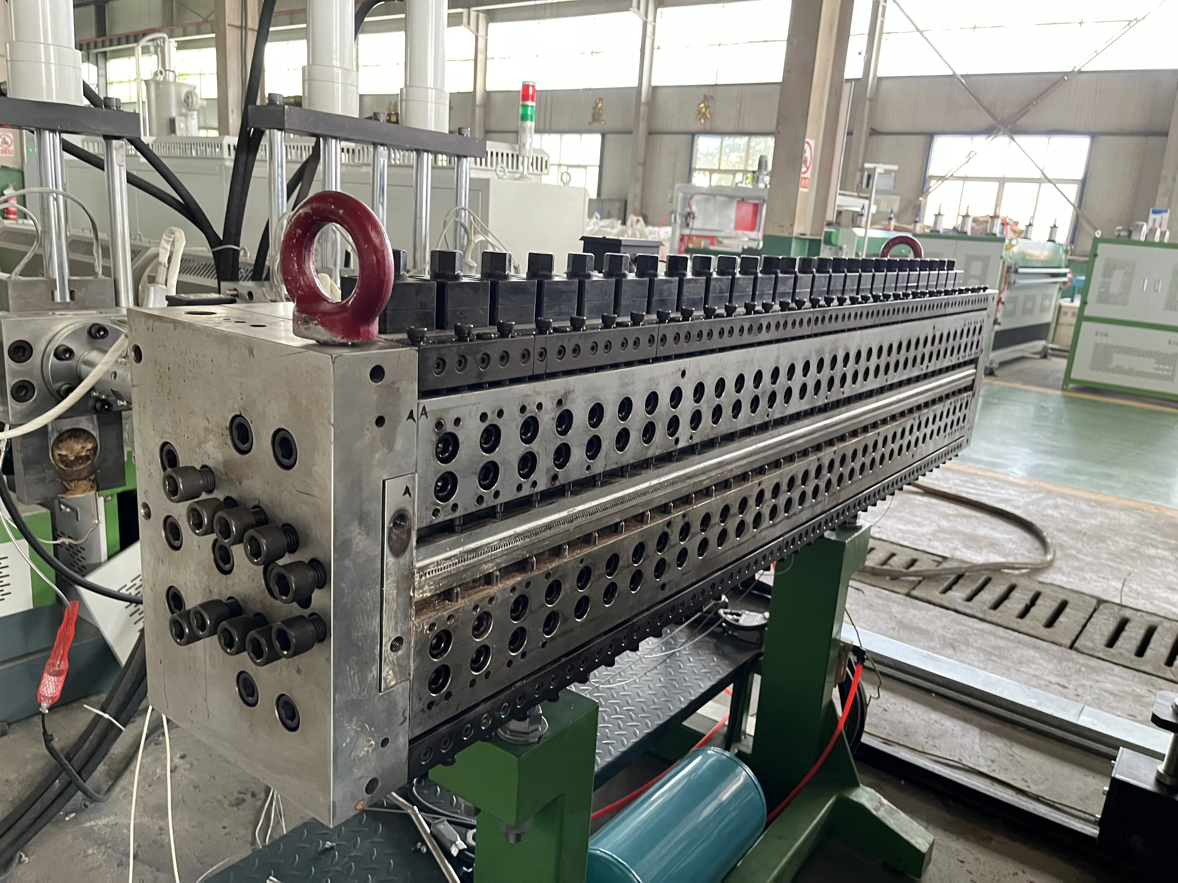 Supplier Plastic Board Plate Making Machine Extruder PP PC Hollow Grid Sheet Formwork Extrusion Production Line