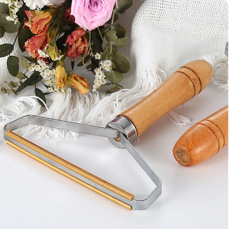 2022 New Portable Fluff Remover Clothes Fluffy Razor Manual Brush Scratches Fluffy Remover Sweater Tool