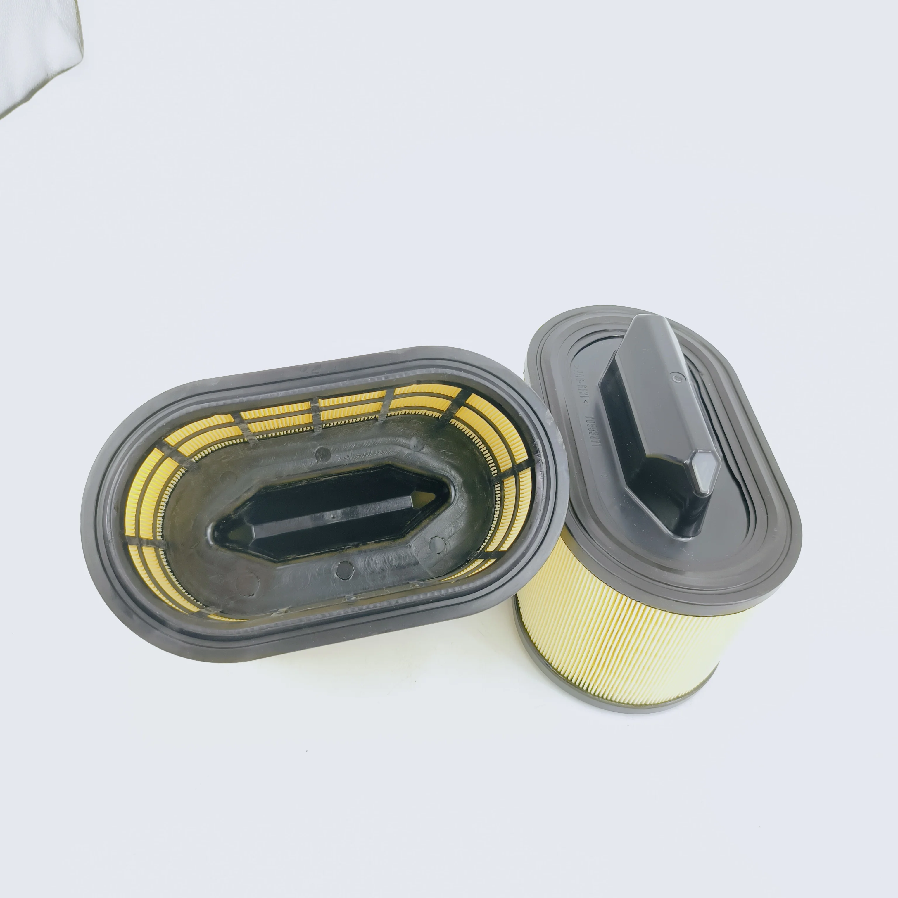 High Performance Air Filter 70553271 670001545 for Maserati