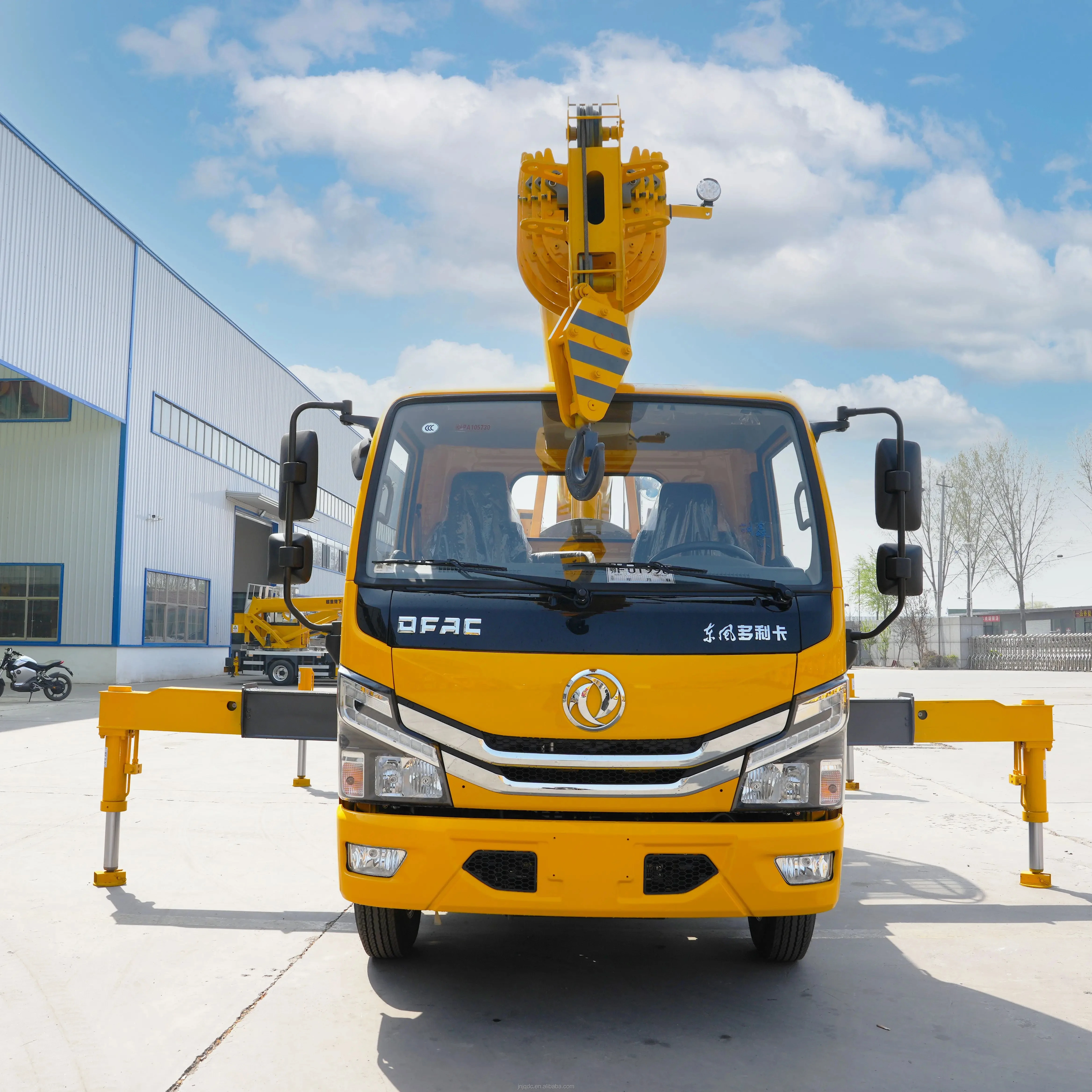 Hot unique custom 5 tons blue brand Dongfeng Dolica car crane