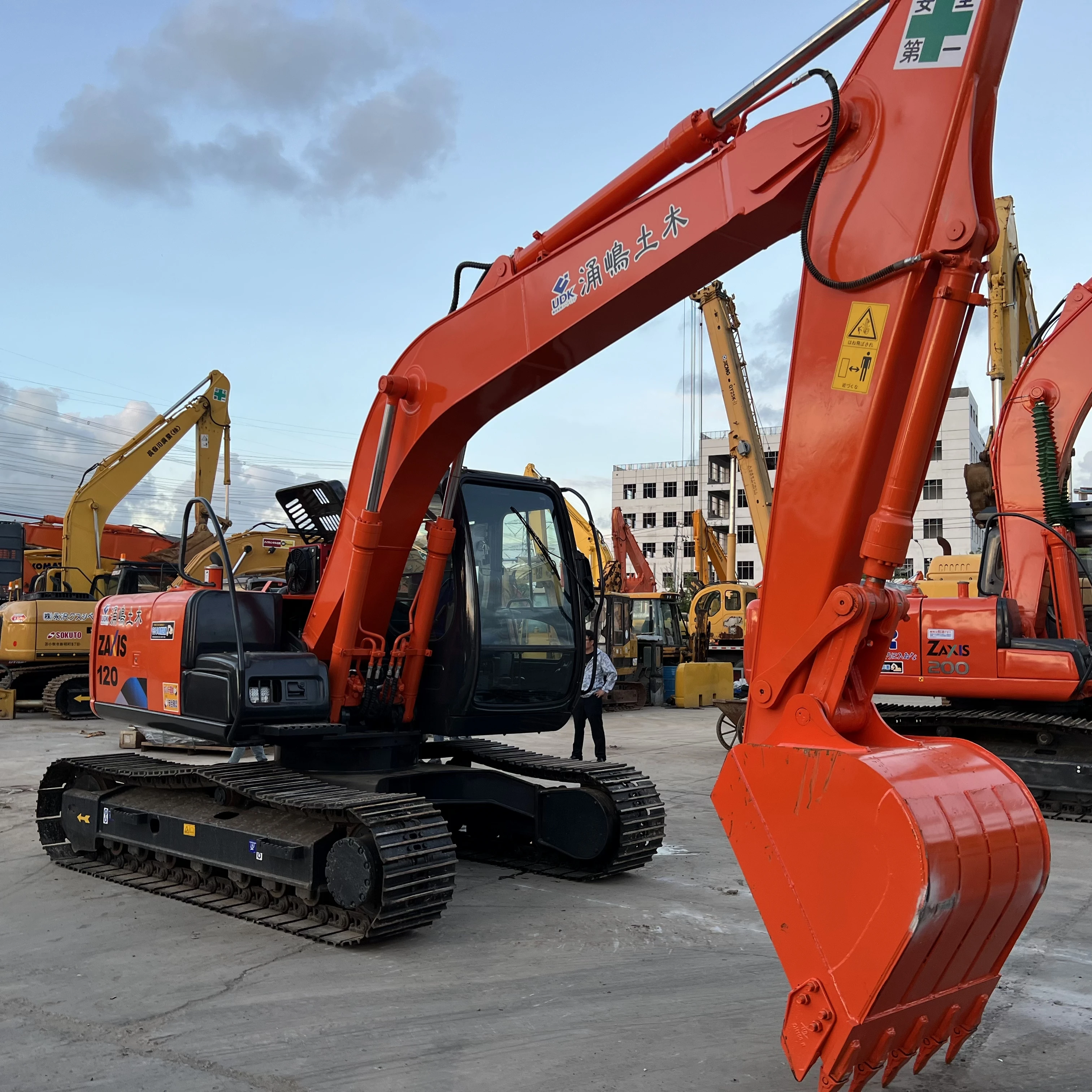 Эксплуатационный гусеничный экскаватор HITACHI ZX120 120 12ton японский оригинальный HITACHI120