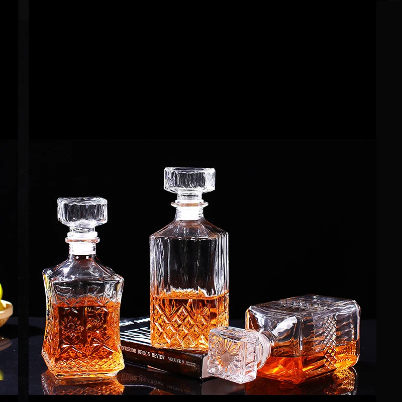 Wholesale Unique Shape Fancy 1000ml Glass Wine Whiskey Liquor Decanter Set With 4 glass