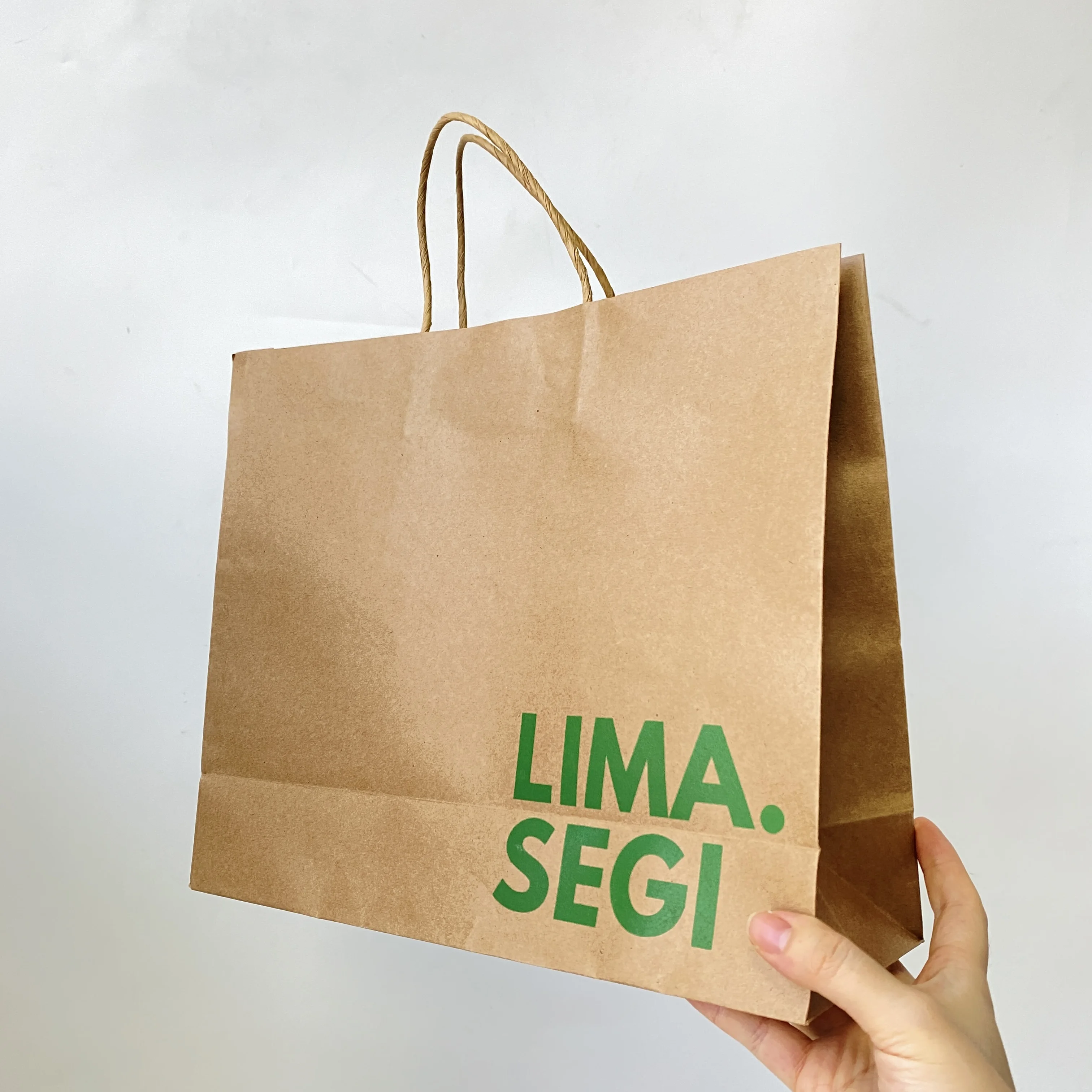 Recyclable and environmentally friendly reinforced handle technology paper bag custom printing logo brown kraft paper bag