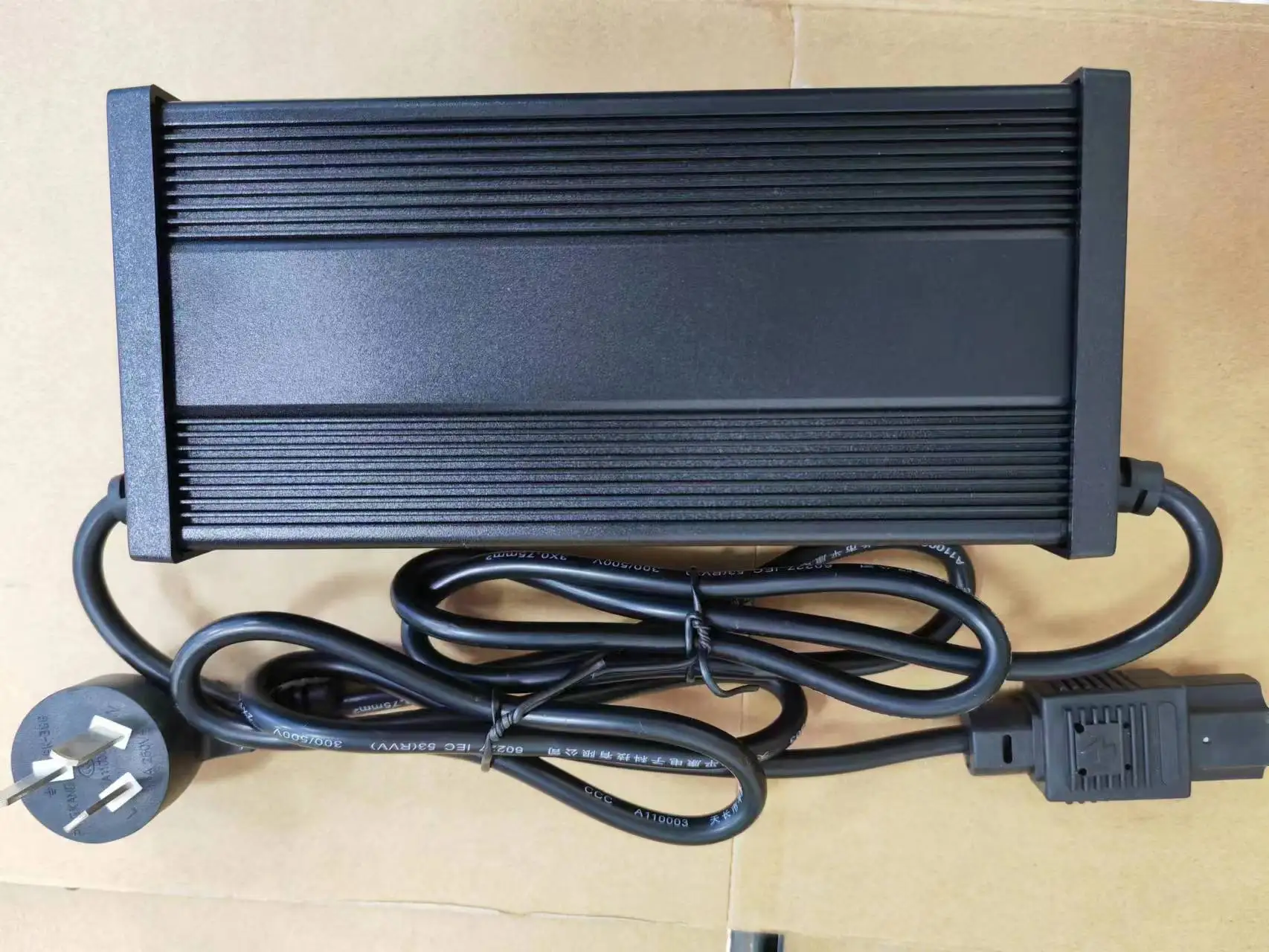 High Quality 12V 24V 8A 10A Aluminium Case Lifepo4 Battery Charger with LED Charging Percentage Display