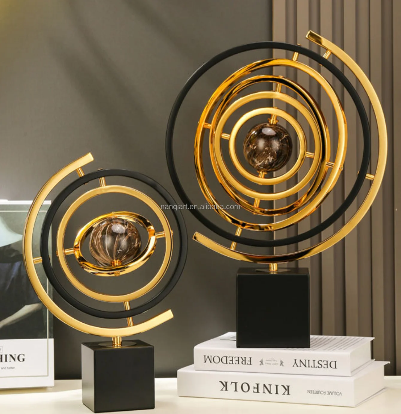 Modern Art Abstract Statue Creative Home Office Decoration Ornament Artificial Good Quality Small Metal Gold Abstract Statues