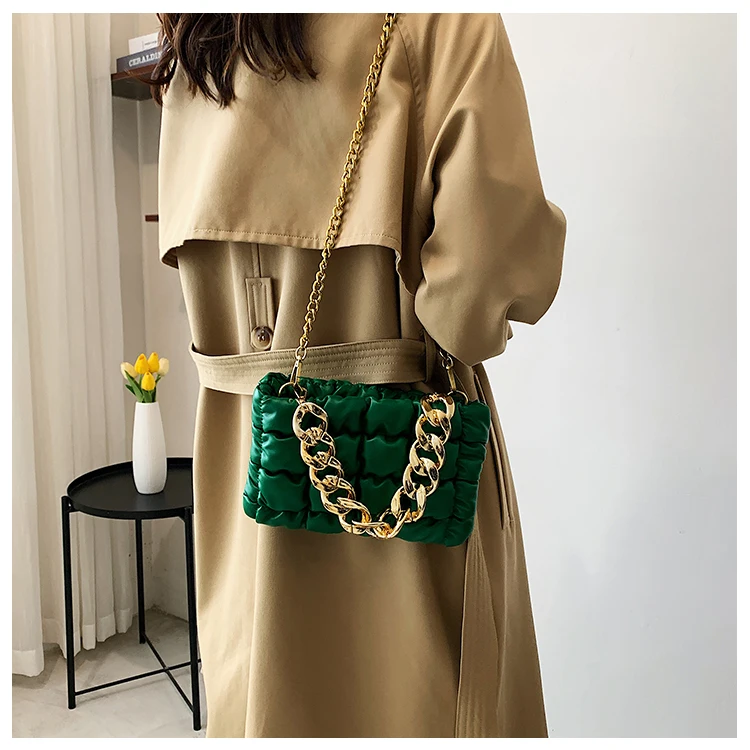 Fashion Europe and America hot sale golden big chain shoulder bag solid color fold chain lady messenger bag