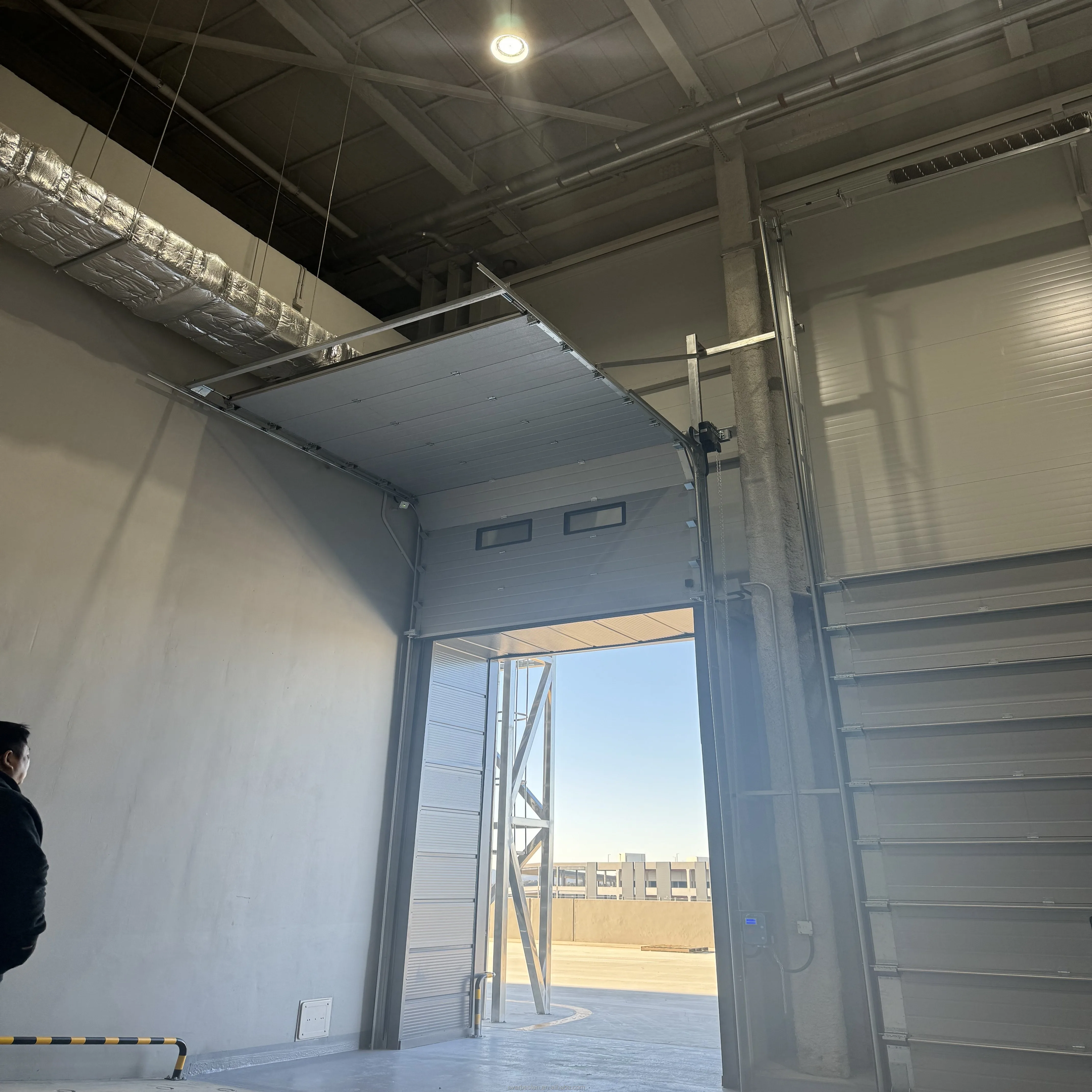 China Good Quality Vertical Overhead Electric Warehouse Industrial Sectional lifting Door