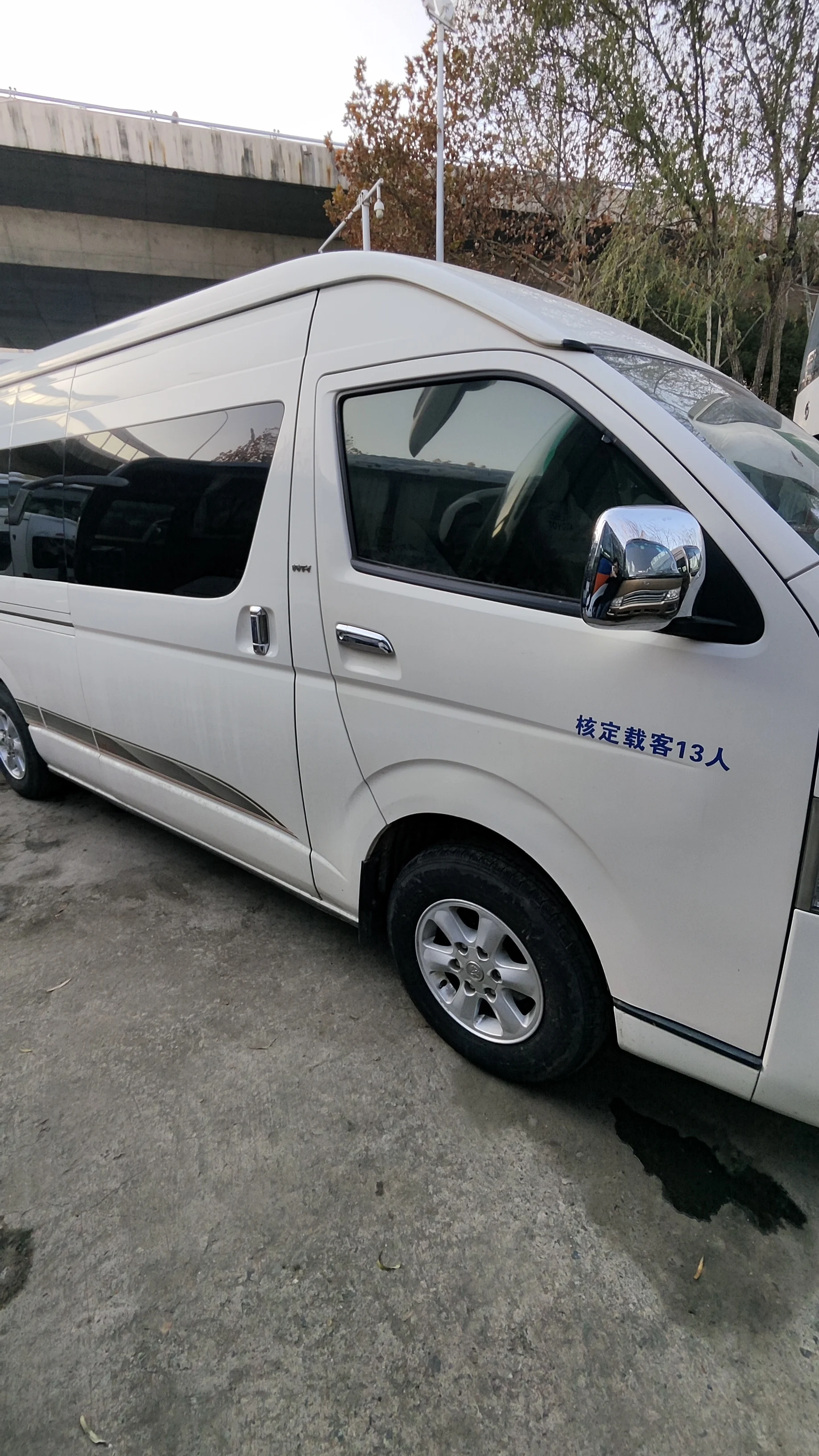 Cheap price used  Mini Bus 16 Seats Used Buses Gasoline Mini Van for Toyota Hiace bus