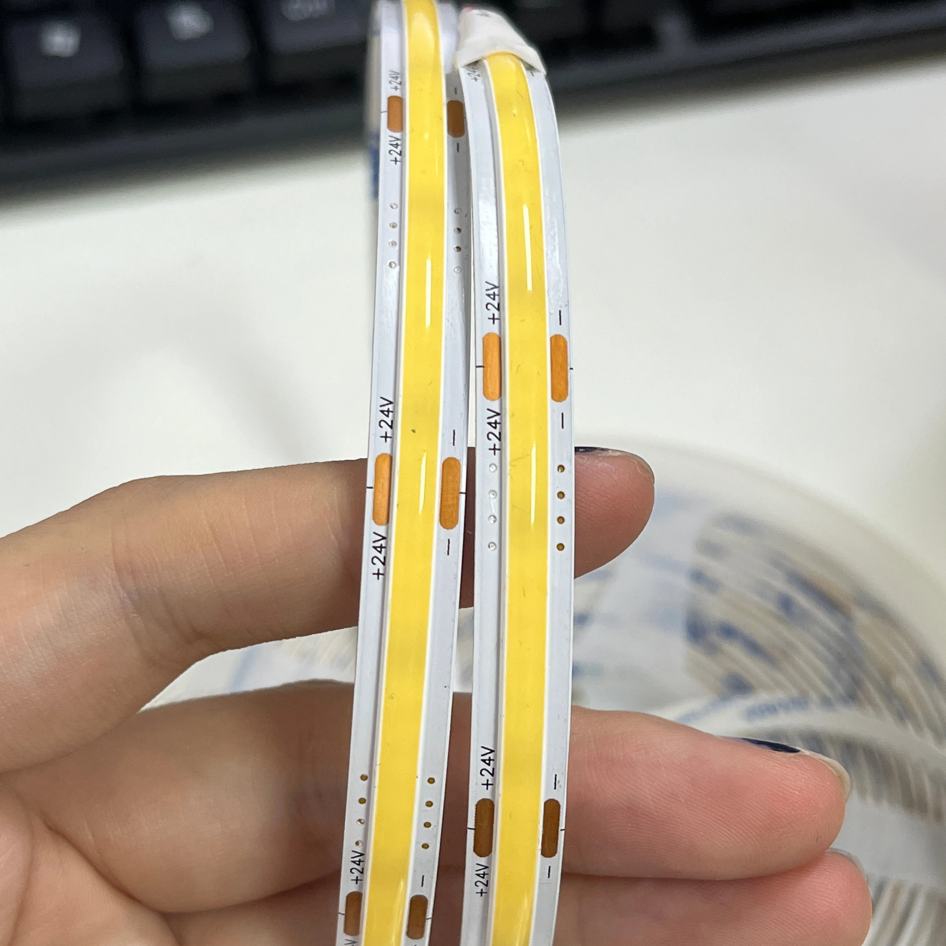 Hot selling Damproof DC12V 24V 300leds/m 8mm PCB CRI90 IP20 10W/M With 3 years warranty Flexible COB LED Strip for decoration