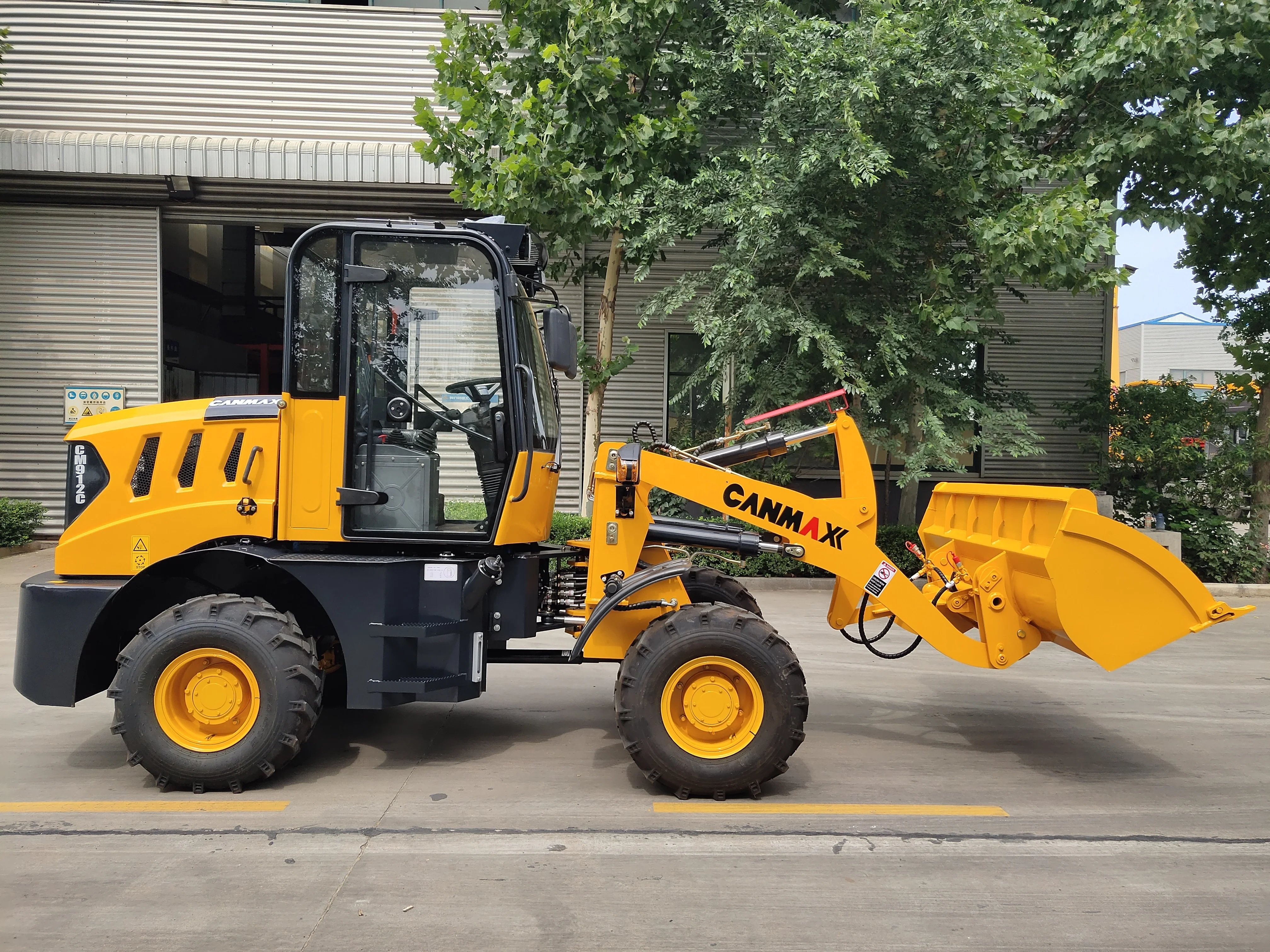Б/у мини-колесный погрузчик 1 2 тонн CM912 R430 по низкой
