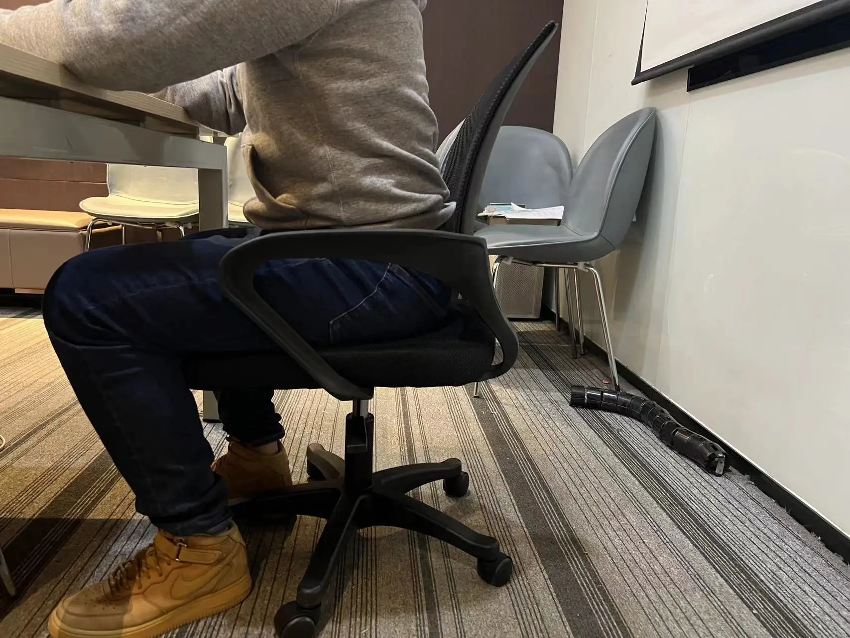 Factory wholesale hot selling height adjustable office chair ergonomic office rotating mesh computer office chair