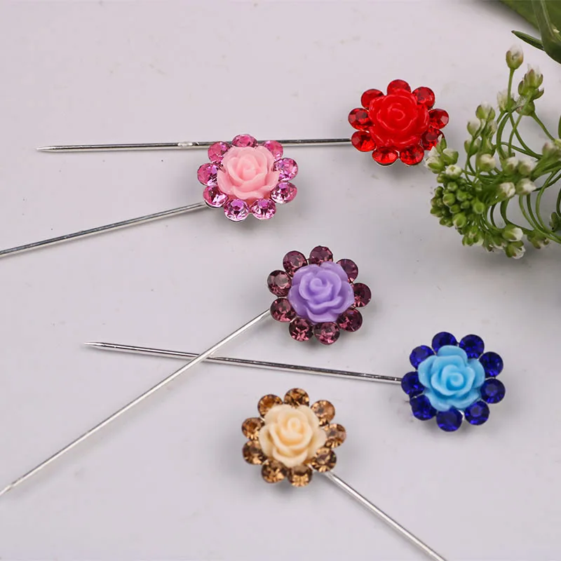 2023 Factory Hot Style Multi-color  Long Pearl Muslim Brooches Pin Hijab Scarf Wedding Brooches For Women