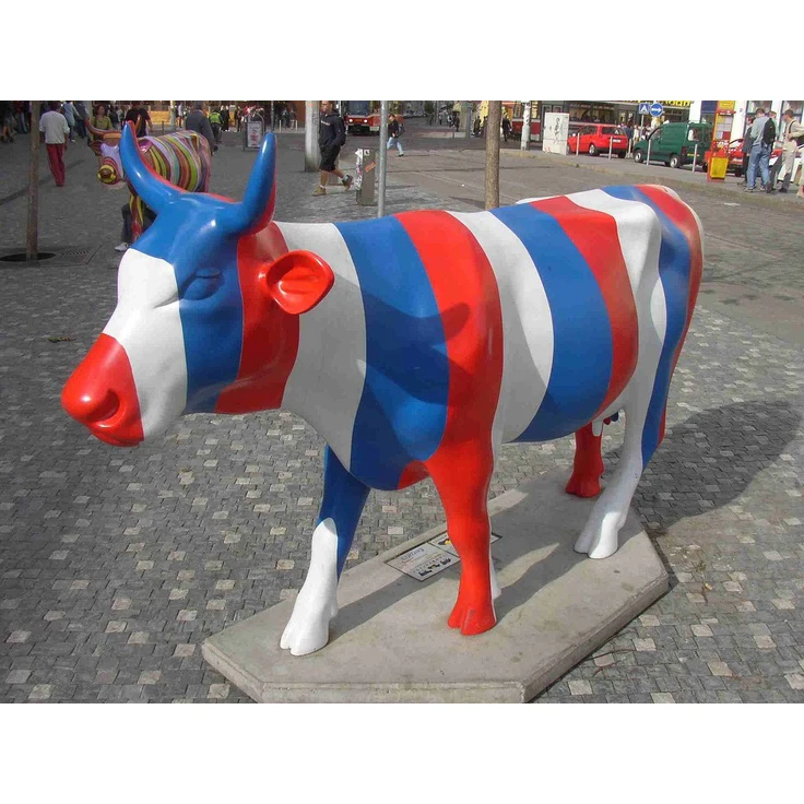 Китайский Фабричный бык испанский боевой корова ферма реквизит в натуральную величину Декор статуя из смолы для продажи