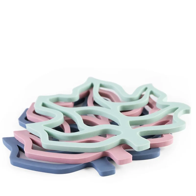 Hollow Customizable Maple Leaf Shape Silicone Dinner Meal Mats Tableware Placemates