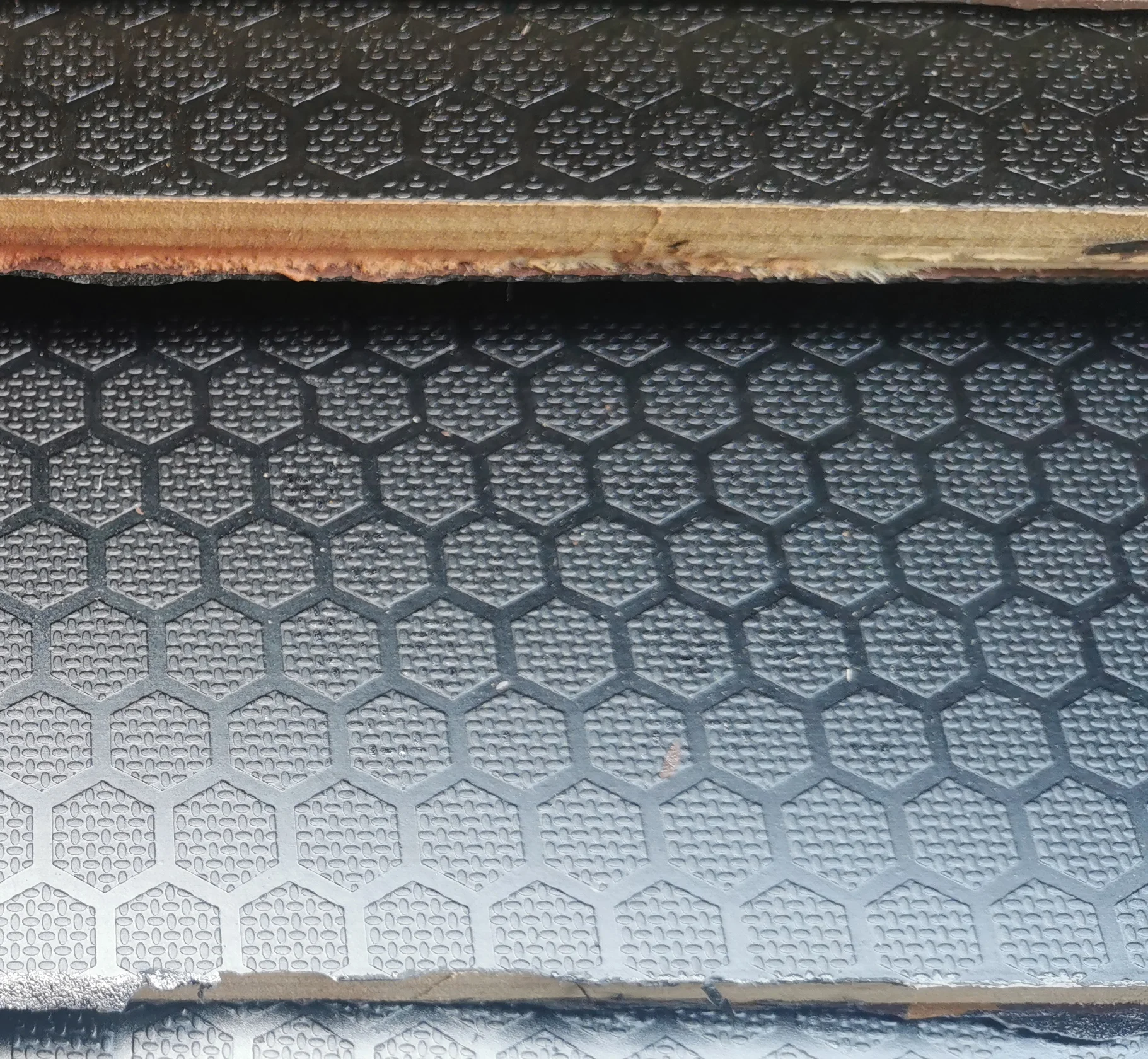 Anti-slip non slip plywood with rubber hexagon Flight case laminated plywood