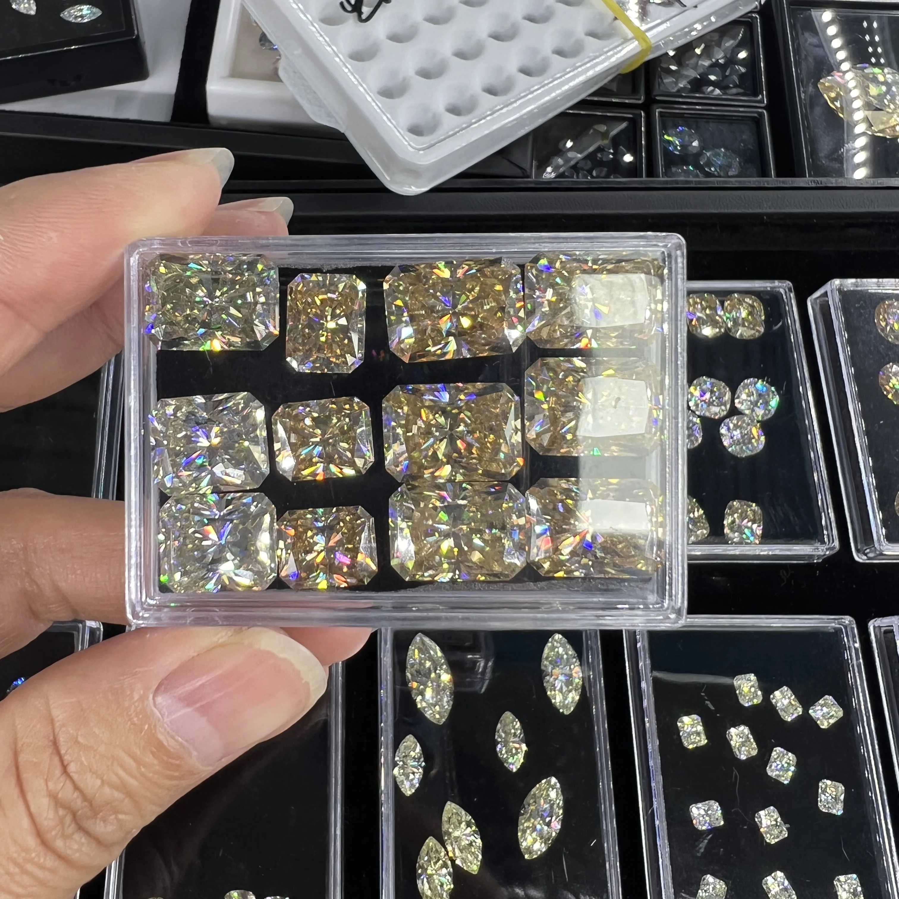 Wholesale Price Radiant Cut Champagne Synthetic Moissanite Diamond Custom Jewellery GRA Certificated Moissanite Stone Jewelry