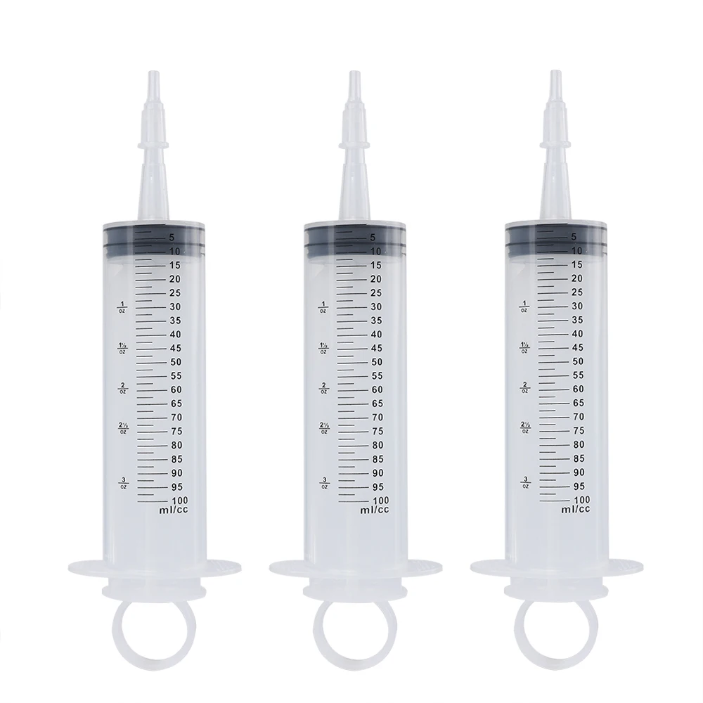 Lightweight Irrigating Syringe with Large Capacity for Efficient Cleaning in Surgical Applications