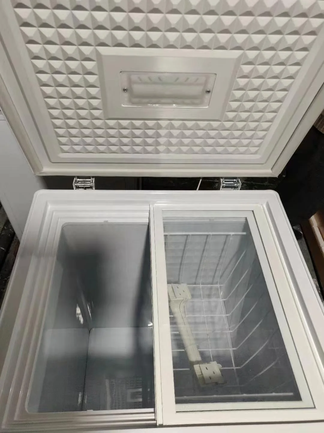 2021 New Deep Chest freezer 170L with single door and glass