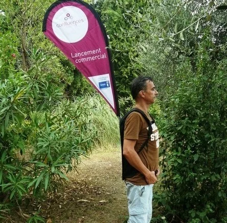 Road Wholesale Travel Backpack Teardrop Shape Advertising Design Polyester Fabric Man Banner